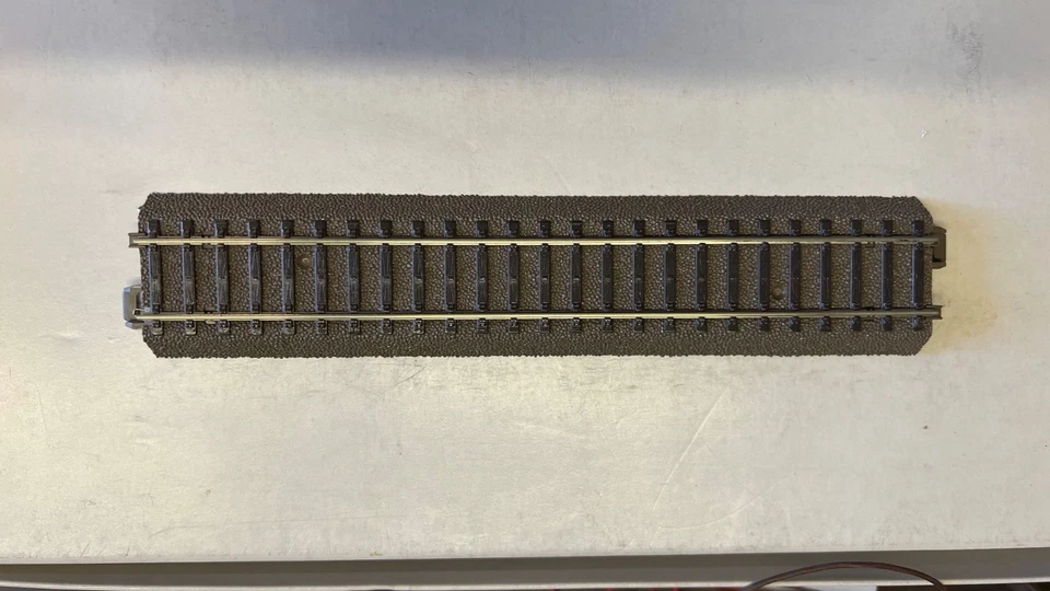 Marklin  HO binario dritto 24172 (17,2cm) in buone condizioni senza scatola - Immagine 1 di 1