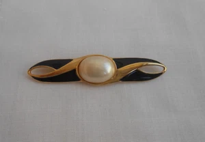 Spilla firmata TRIFARI smalto nero e perla ovale oro trifanium - Foto 1 di 4