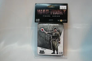 scala 75 WAR FRONT FIGURE SERIE SCALA 1:35 SW35-021 TRAFFIC FEILDGENDARME - Foto 1 di 2