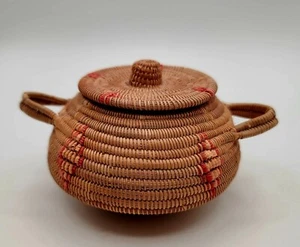 EICHE Guarani Korb Projekt Bolivien handgewebt mit Deckel Palmwedel Maisschalen 6" - Bild 1 von 14