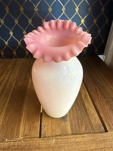 Antikes viktorianisches Kunstglas Rosenüberfang Milchglas Jack in der Kanzel Vase rosa - Bild 1 von 6