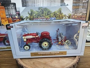 VINTAGE 1/16 SpecCast International IH 340 Tractor w 251 Planter Iowa FFA - Picture 1 of 24