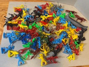 VINTAGE TOY SOLDIERS ARMY WESTERN COWBOY INDIANS HORSES FIGURES 2in - Picture 1 of 13