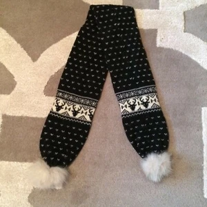 Canada Wool Scarf With Rabbit Pom-Poms women's - Picture 1 of 3