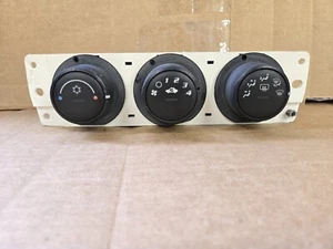 06-09 PANEL INTERRUPTOR CLIMATIZADOR CALENTADOR AIRE ACONDICIONADO PONTIAC SOLSTICE 15865389 OEM - Imagen 1 de 4