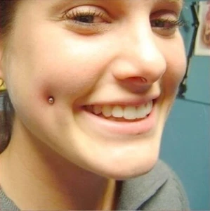 2 Stück 16 g 12 mm L 4 mm Kugeln GRÜBCHENMACHER WANGE Chirurgenstahl Nieten. - Bild 1 von 2