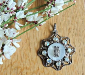 Ancien Pendentif Souvenir de Carcassonne blason fond nacré  collier bijoux  - Bild 1 von 3