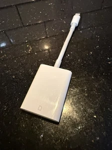 Oryginalny oryginalny czytnik aparatu Apple Lightning na karty SD A1595 MJYT2AM / A klucz sprzętowy - Zdjęcie 1 z 6