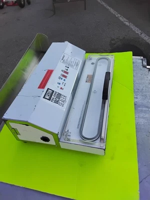 Weston Products Pro -3000 935W 120V Stainless Steel Vacuum Sealer - Silver... - Image 1 of 4