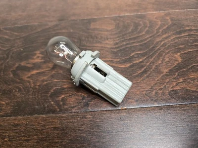 BMW E38 95-2001 740i 740iL 750iL OEM Rear Tail Light Bulb Holder Socket R5W 4CP - Image 1 of 4