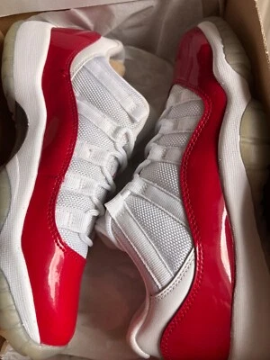 Air Jordan 11 ретро 2016 низкие вишневые размер 5,5 - Изображение 1 из 2