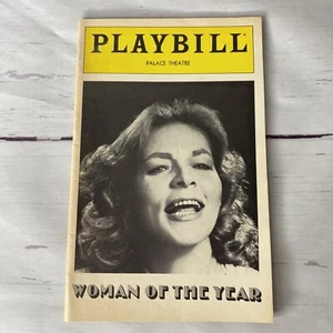 Playbill The Palace Theatre 1981 presente Lauren Bacall en mujer del año en muy buena condición - Imagen 1 de 7