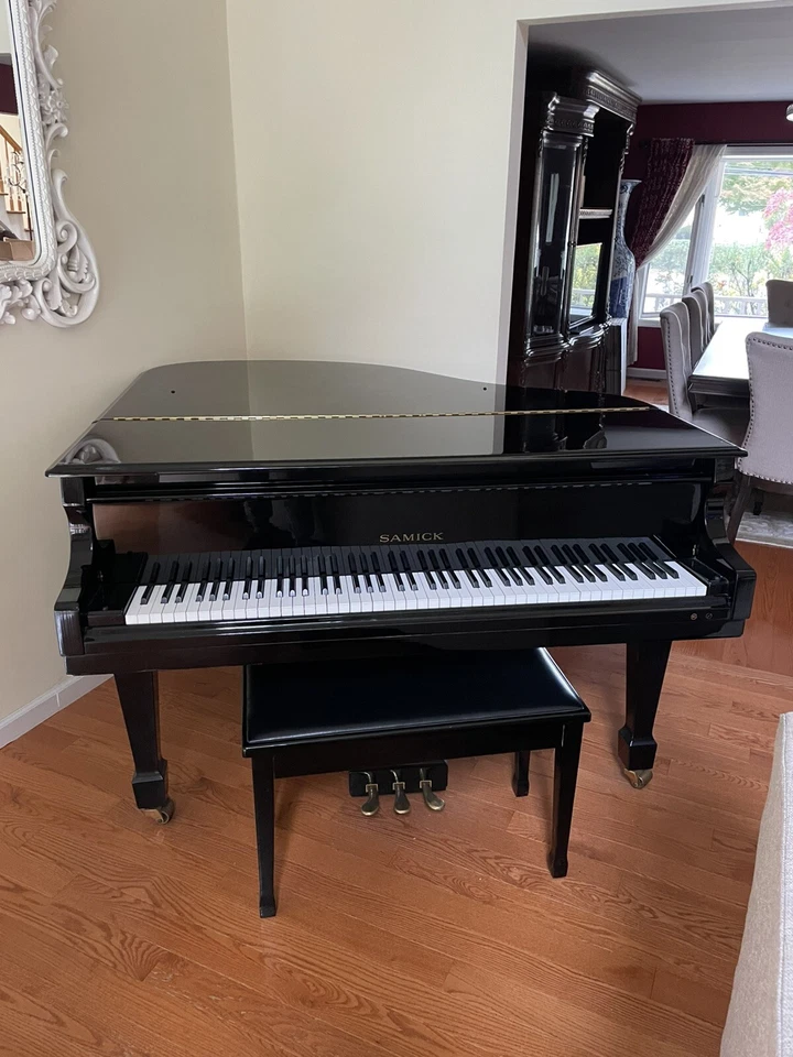 Piano de cola Samick SG-150 bebé 4'11" ébano pulido Foto 1 de 3