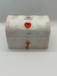 Joyero de porcelana Precious Moments Angel 1995 rubí de julio - Imagen 1 de 5