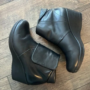 Dansko Romy Black Ankle Booties Leather Wedge Heel Women's Size EU 39 US 8.5 - Picture 1 of 8