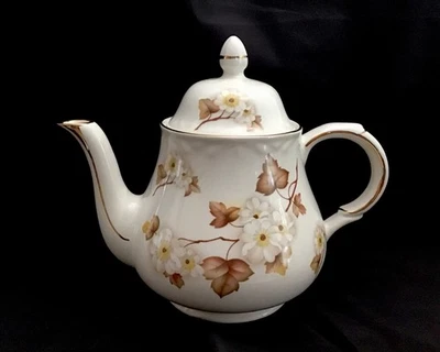 Tetera vintage Arthur Wood Staffordshire Inglaterra otoño hojas marrones 4 tazas usada en excelente estado Foto 1 de 4