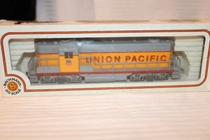 HO Scale Bachmann, GP-18 Diesel Locomotive, Union Pacific, Yellow, No # - Picture 1 of 4