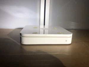 Apple AirPort Extreme Base Station - Picture 1 of 5