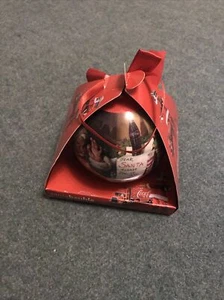 COCA COLA HAND CRAFTED CHRISTMAS TREE BAUBLE (2017) VINTAGE SANTA XMAS ORNAMENT - Picture 1 of 4