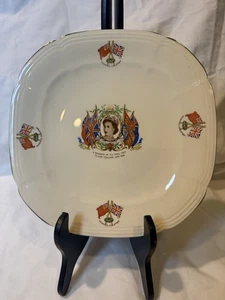 Vintage Commemorative Coronation & New Zealand Visit Queen Elizabeth II Plate - Picture 1 of 7