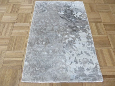 2 x 3 Hand Knotted Gray Modern Tibetan Oriental Rug With Silk G4907 - Image 1 of 4