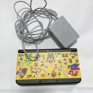 Consola de sistema portátil Nintendo 3DS Super Mario 4GB amarillo usada con adaptador - Imagen 1 de 5
