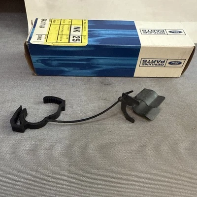 Genuine Ford Part F6TZ-9A317-AA Fuel Line Clip Ford Lincoln Mercury - Image 1 of 3