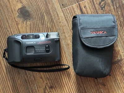 De colección Yashica Sensation DX Cámara Enfoque Automático Lente F3.8 35 mm Correa de Película y Estuche Foto 1 de 4