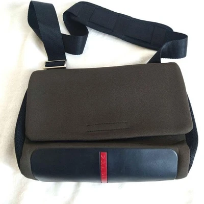 Bolso de Hombro Prada Nylon Borde de Cuero Negro Caqui Usado Excelente Estado Foto 1 de 4