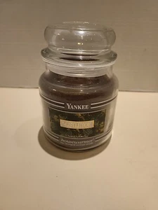 YANKEE CANDLE MISTLETOE 14.5 oz. JAR HOLIDAY FAVORITE SCENT, Black Label - Picture 1 of 8