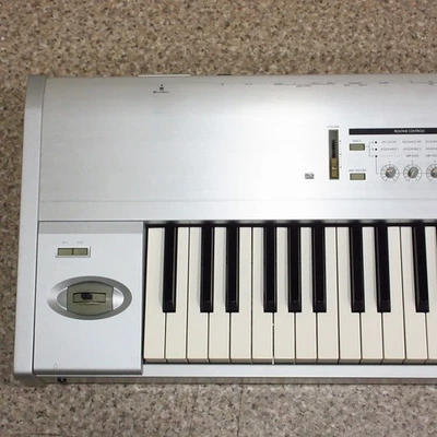 KORG TRITON Le 88Keys Music Workstation RH2 Keyboard Sequencer - Image 1 of 4