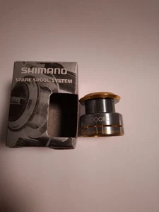 Bobina di ricambio Shimano Twin Power 1000 FC nuova confezione originale RD12639 (no 2500 4000) - Foto 1 di 2