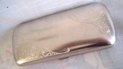 Estuche de viaje vintage alemán plateado para gafas Foto 1 de 4