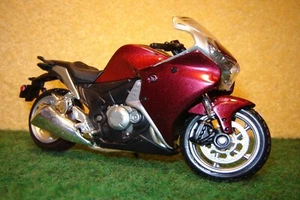 1:18 Honda VFR 1200 F Rot 2010 MAISTO 02063 - Bild 1 von 1