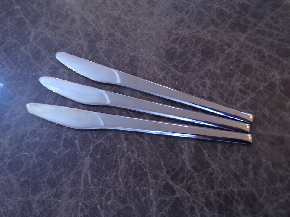 WMF Modell HELSINKI Buttermesser 16 cm Cromargan für 3 Personen - Bild 1 von 2