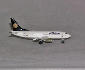Herpa Wings 1:500 Boeing 737-500 Lufthansa - Picture 1 of 1
