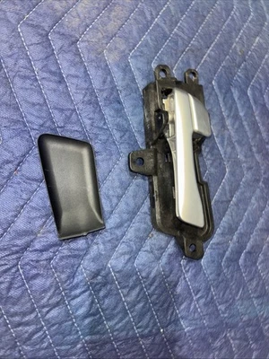 Manija de puerta interior del conductor delantero o trasero para Hyundai Sonata 2011-2015 plateada Foto 1 de 3