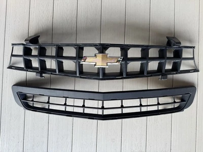 Chevrolet Camaro 2010-2013 parrilla delantera inferior y superior OEM 92242526 / 255273500 Foto 1 de 4