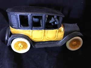 CAST IRON 1920’s REPRODUCTION TAXI WITH DRIVER - Picture 1 of 6