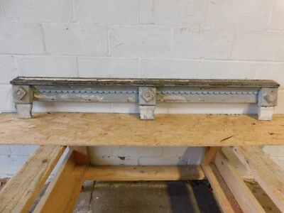 Antiguo FRONTÓN EXTERIOR Dintel Encabezado Estilo VICTORIANO Pintura Chippy Abeto ORNAMENTADO Foto 1 de 4