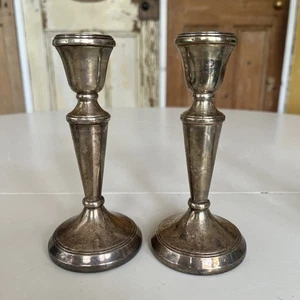 COPPIA DI CANDELABRI VINTAGE RIEMPITI IN ARGENTO STERLING 925 MARCATI - Foto 1 di 12