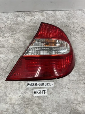 Conjunto de lámpara trasera derecha para pasajero Toyota Camry 2002-2004 OEM Foto 1 de 4