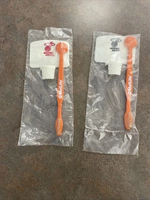 (2) Винтажные новые детские подвесные зубные щетки Miami Heat реклама MetLife - Изображение 1 из 4