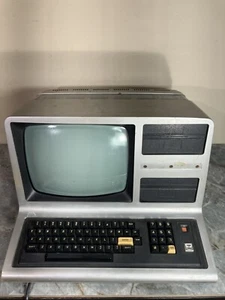 Vintage 80s Radio Shack TRS-80 Model III Micro Computer System - Powers On - Picture 1 of 15
