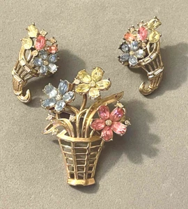 Rare Vintage TRIFARI Pastel Rhinestone Flower Bouquet Basket Pin Brooch Earrings - Picture 1 of 9