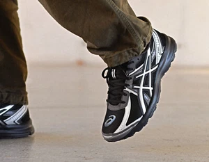 ASICS JOG 100S Men's Running Shoes Sneakers 1203A741-001 Black/Pure Silver NEW - Picture 1 of 5