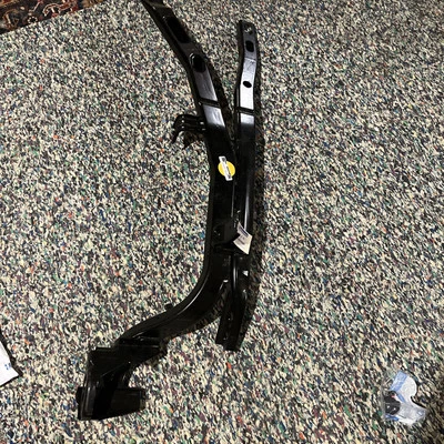 Cierre guardabarros derecho Mopar genuino 55395350AJ Foto 1 de 2