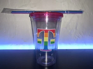 T-Mobile Kunststoffbecher Pride Regenbogen Becher mit Deckel & Strohhalm NEU!  - Bild 1 von 4