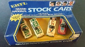 Juego de 4 coches diecast vintage Ertl 1/64 nascar nuevo - Imagen 1 de 4