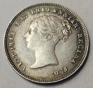 1876 British 4 Pence Silver Coin. - Picture 1 of 2